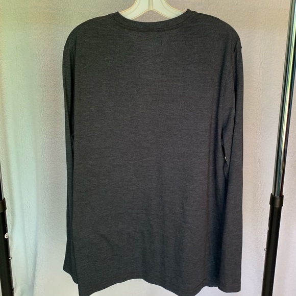 NWOT Levi’s charcoal long-sleeve, cotton henley - Picture 2 of 4
